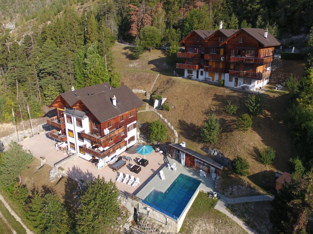 01-Ferien-Wallis-Pool