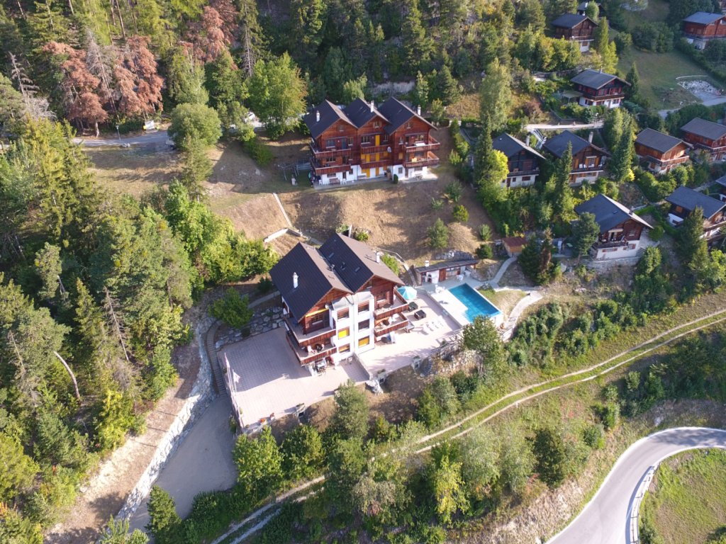 02-Ferien-Wallis-Pool-Thel-Leuk