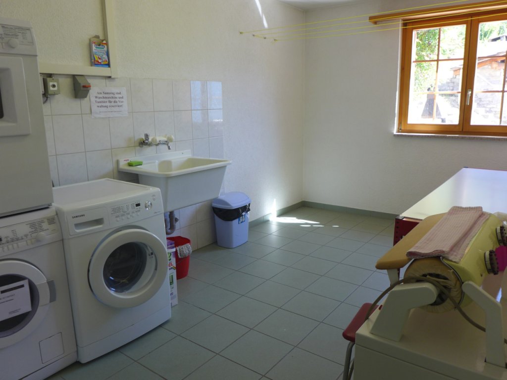 07-Waschkueche-Trockner-Waschmaschine