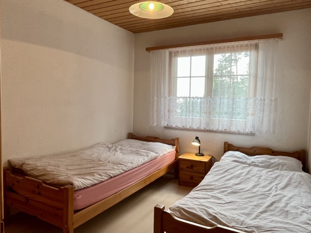 06-Kinderzimmer-zwei-Einzelbetten