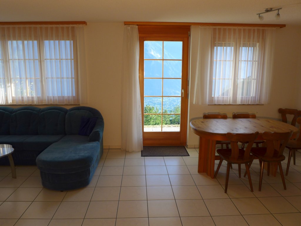 01-Wohnzimmer-Esstisch