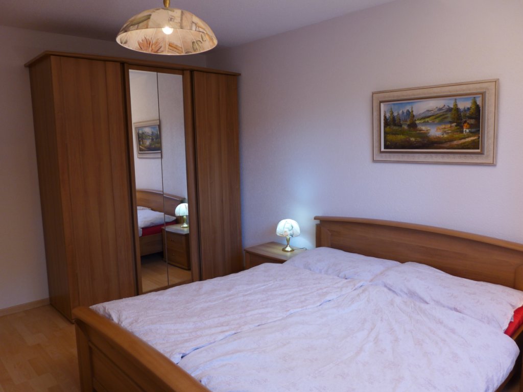 05-Schlafzimmer-Kleiderschrank