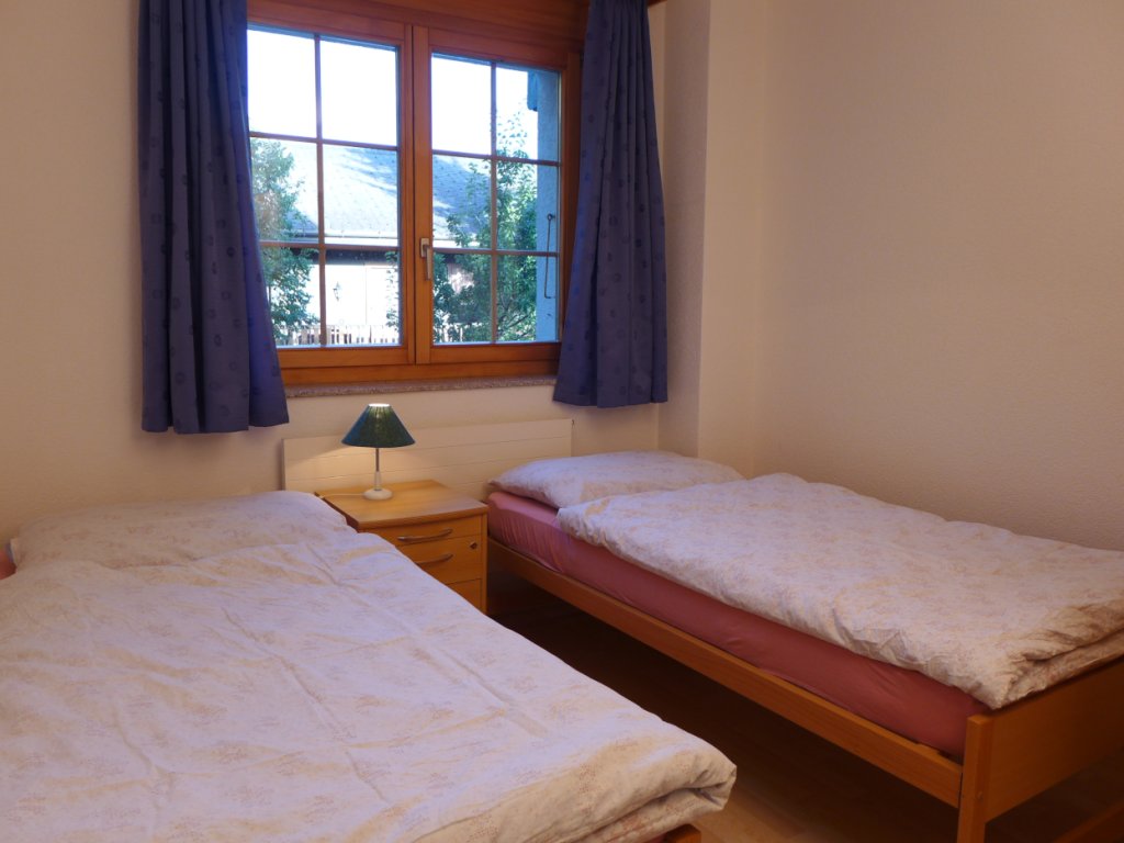 06-Kinderzimmer-zwei-Einzelbetten