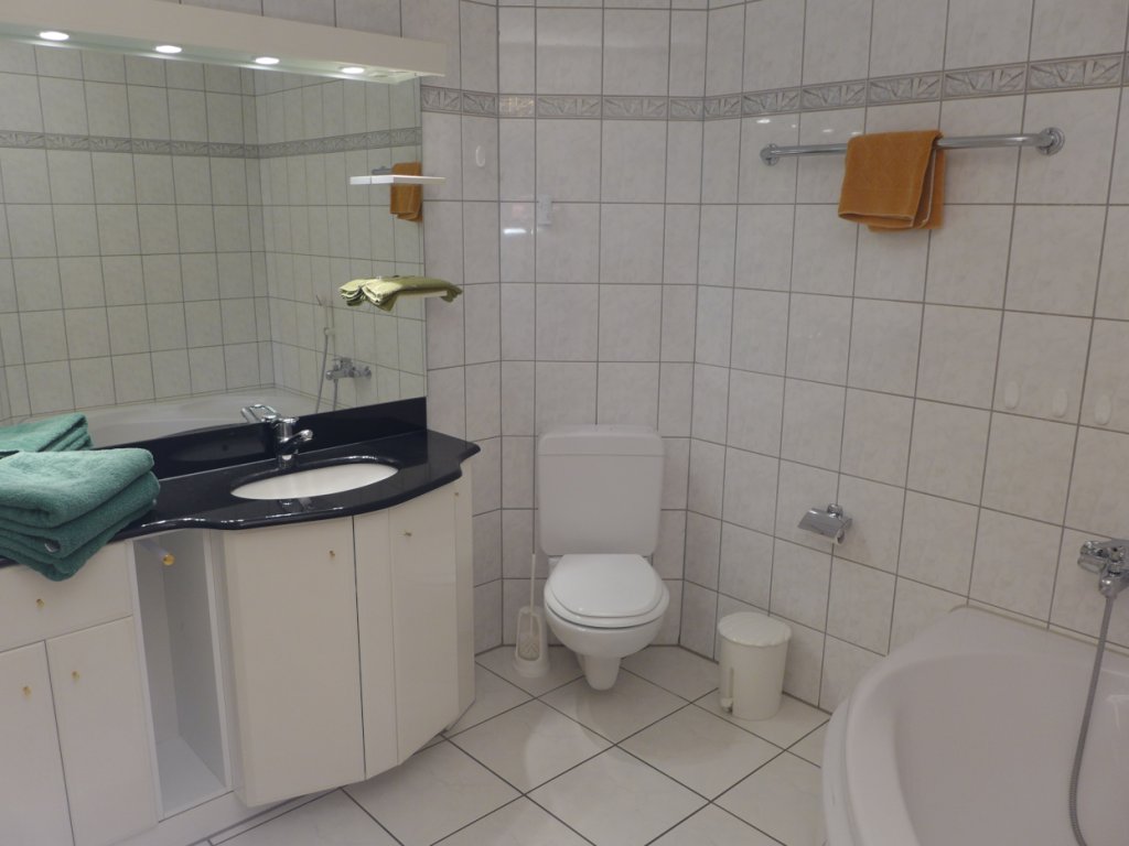 08-Badewanne-WC-Lavabo