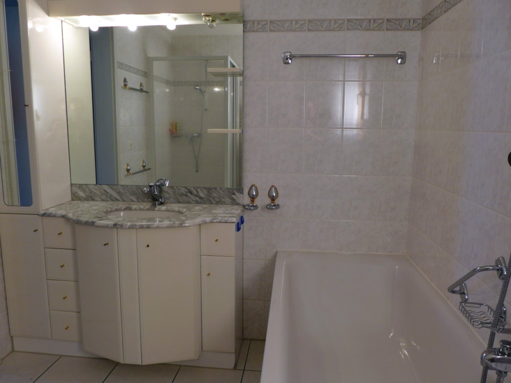 04-Badewanne-Lavabo-Spiegel