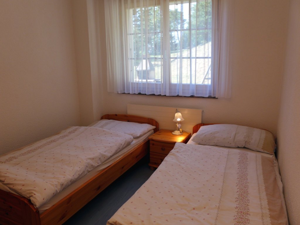 08-Kinderzimmer-zwei-Einzelbetten