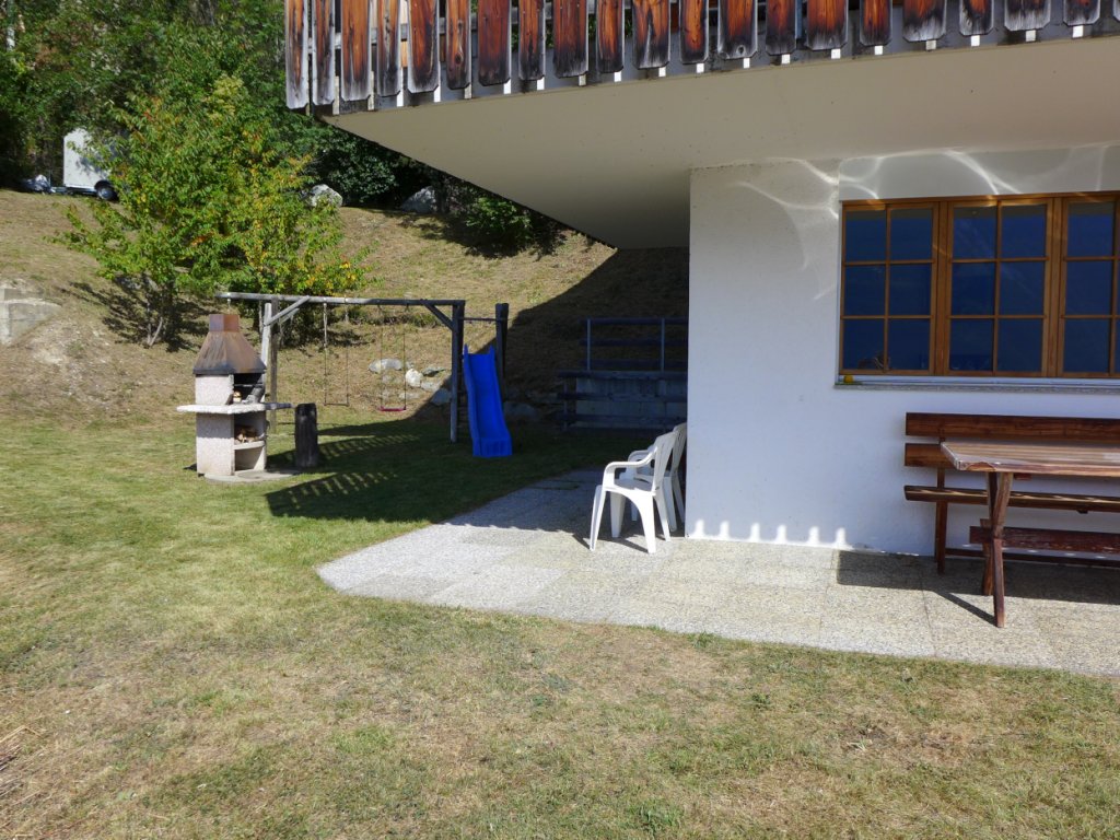 11-Sitzplatz-Spielplatz-Grillstelle