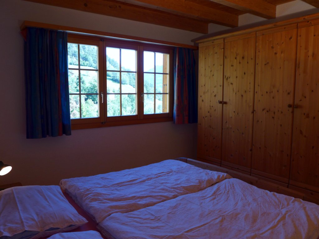 04-Eltern-Schlafzimmer-Kleiderschrank