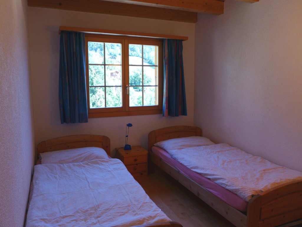 06-Kinderzimmer-zwei-Einzelbetten