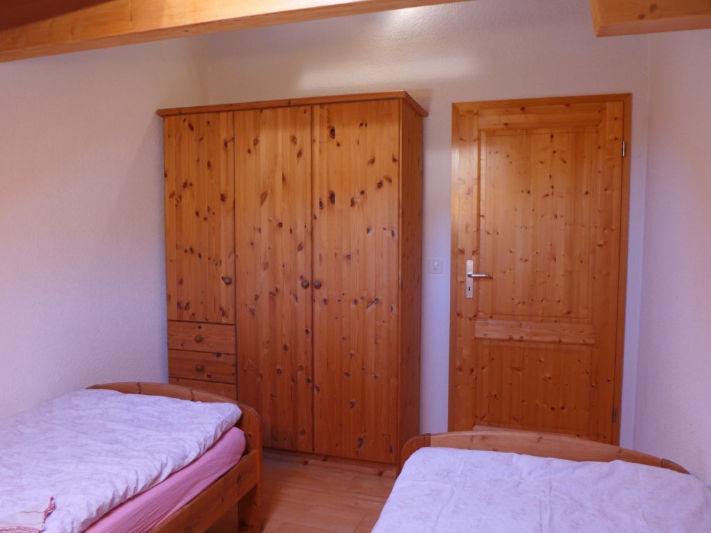 14-Kinderzimmer-Kleiderschrank